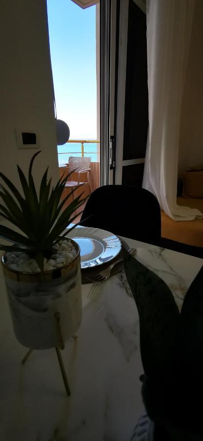 Lungomare Luxury Sea View Apartaments Влёра Экстерьер фото