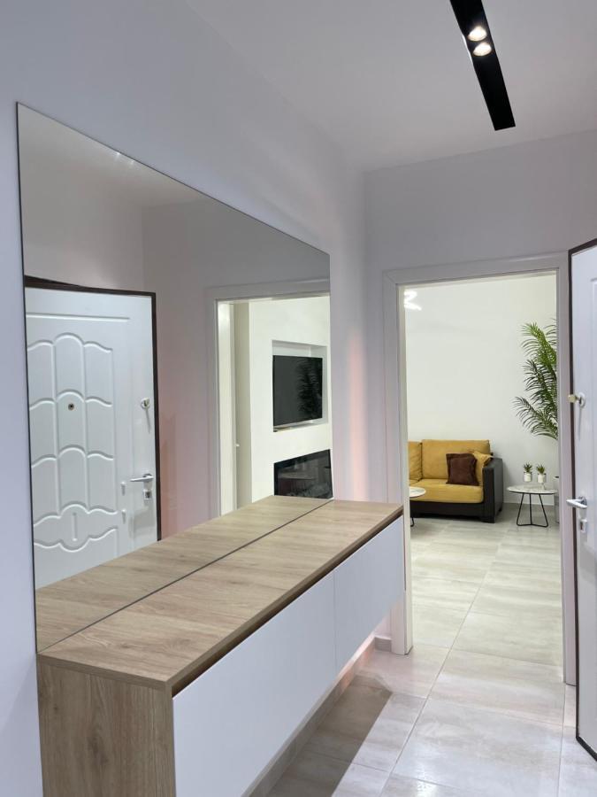 Lungomare Luxury Sea View Apartaments Влёра Экстерьер фото