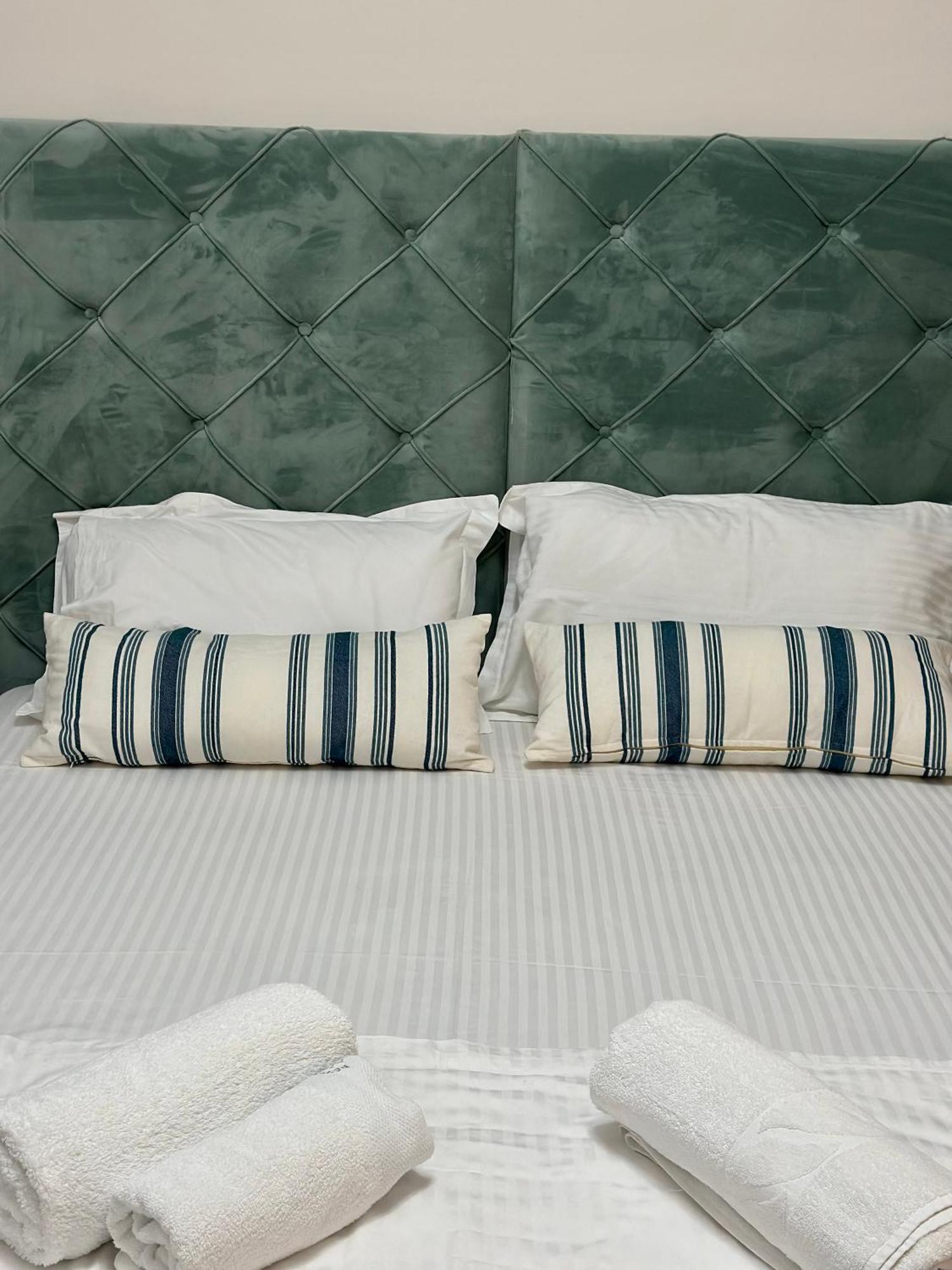Lungomare Luxury Sea View Apartaments Влёра Экстерьер фото
