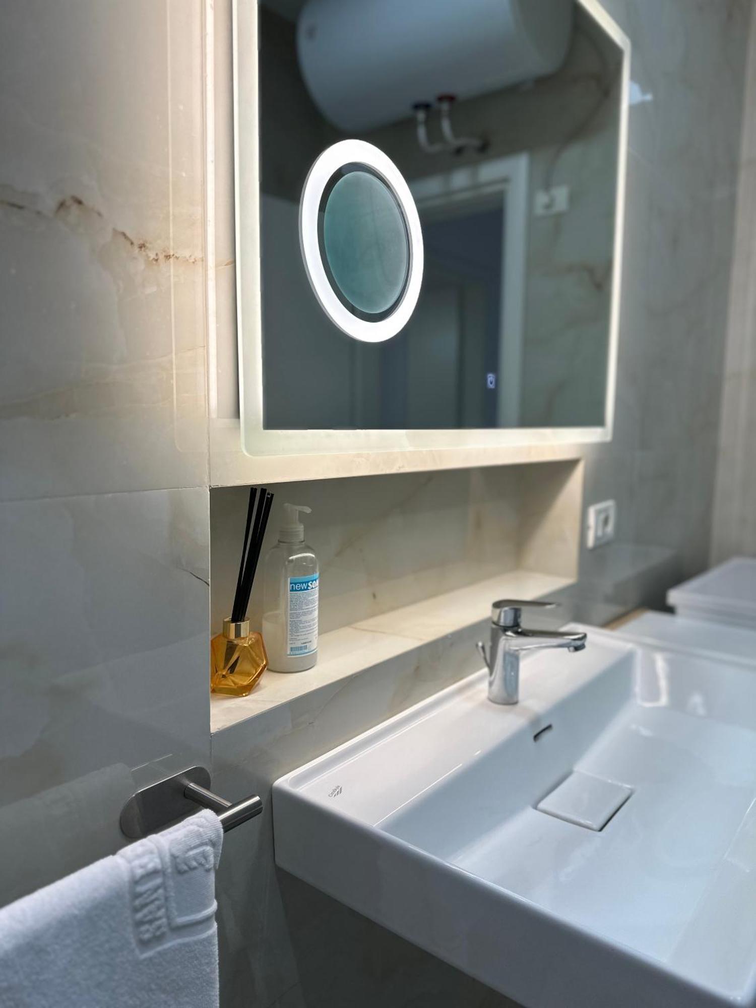 Lungomare Luxury Sea View Apartaments Влёра Экстерьер фото